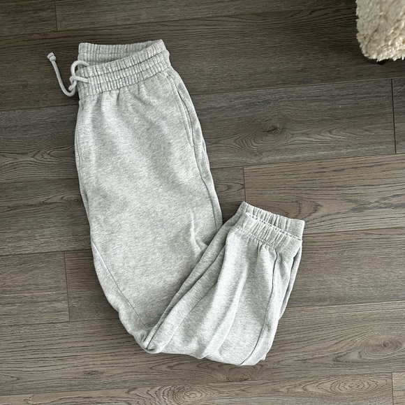 Aritzia TNA Boyfriend Sweatpants - Picture 3 of 3